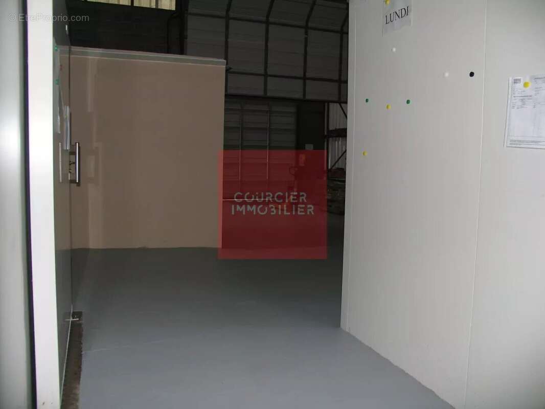 Ris orangis (91) -  a vendre entrepot avec quais 925 m² - photo 3