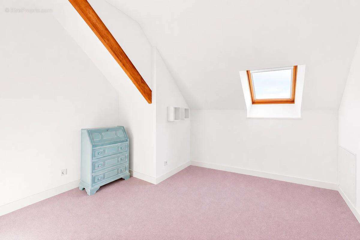 Maison de 6 pièces de 140 m² située à Altillac - photo 9