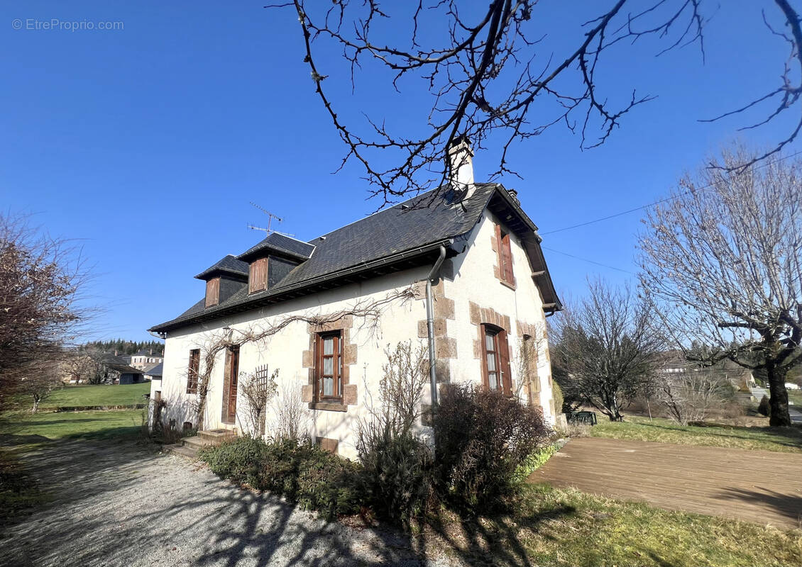 Maison à LAFAGE-SUR-SOMBRE