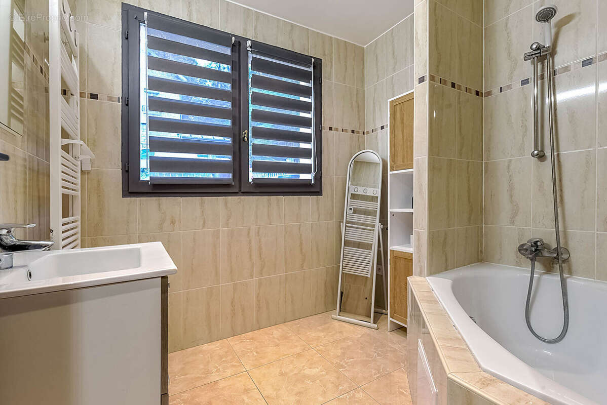 Appartement à CHAMPAGNE-SUR-OISE