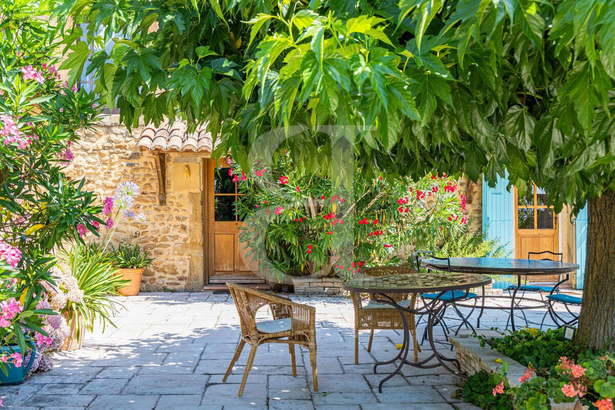 Maison à SAINTE-CECILE-LES-VIGNES