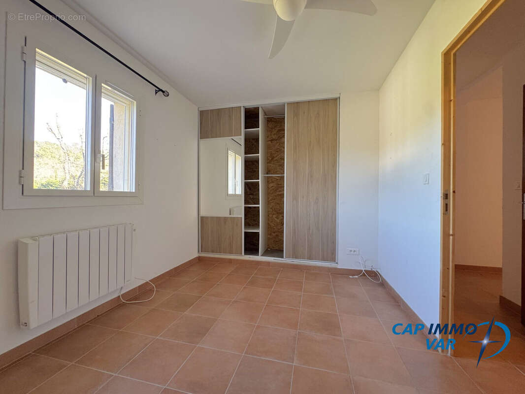 Maison 140 m² à Signes  - photo 8