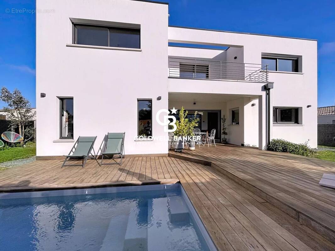 Maison à SAINTES