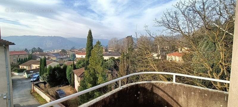 Appartement à SAINT-UZE