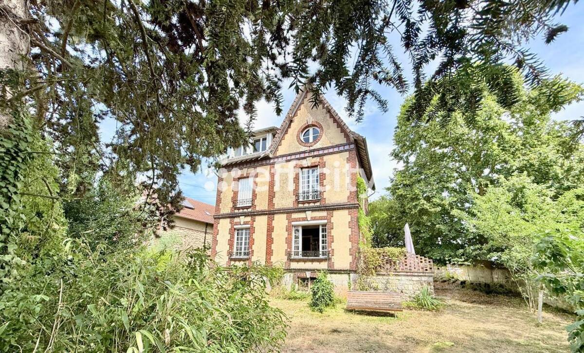 Maison à JUZIERS
