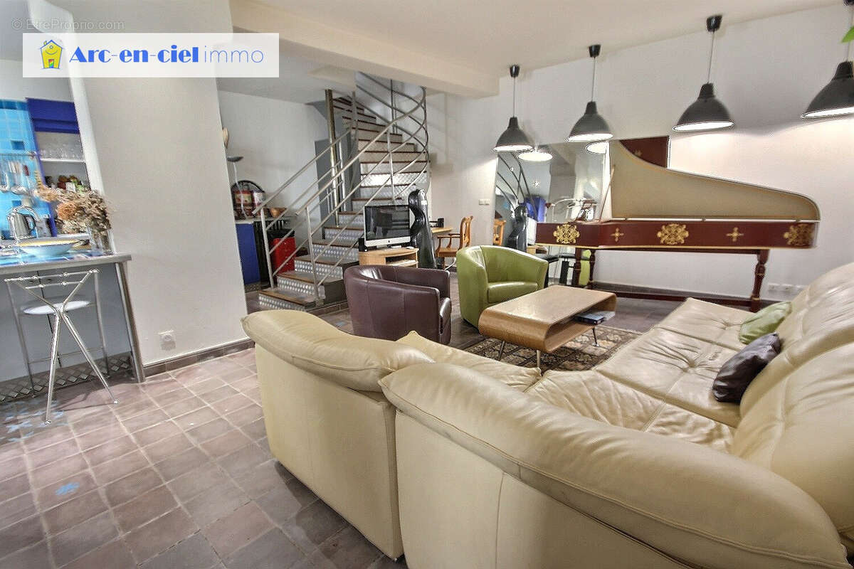 Appartement à PARIS-10E