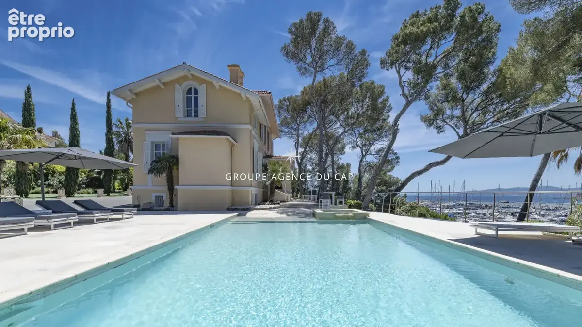 Villa de caractere sur le port santa lucia vue mer tout a pied avec piscine a saint raphael - photo 14