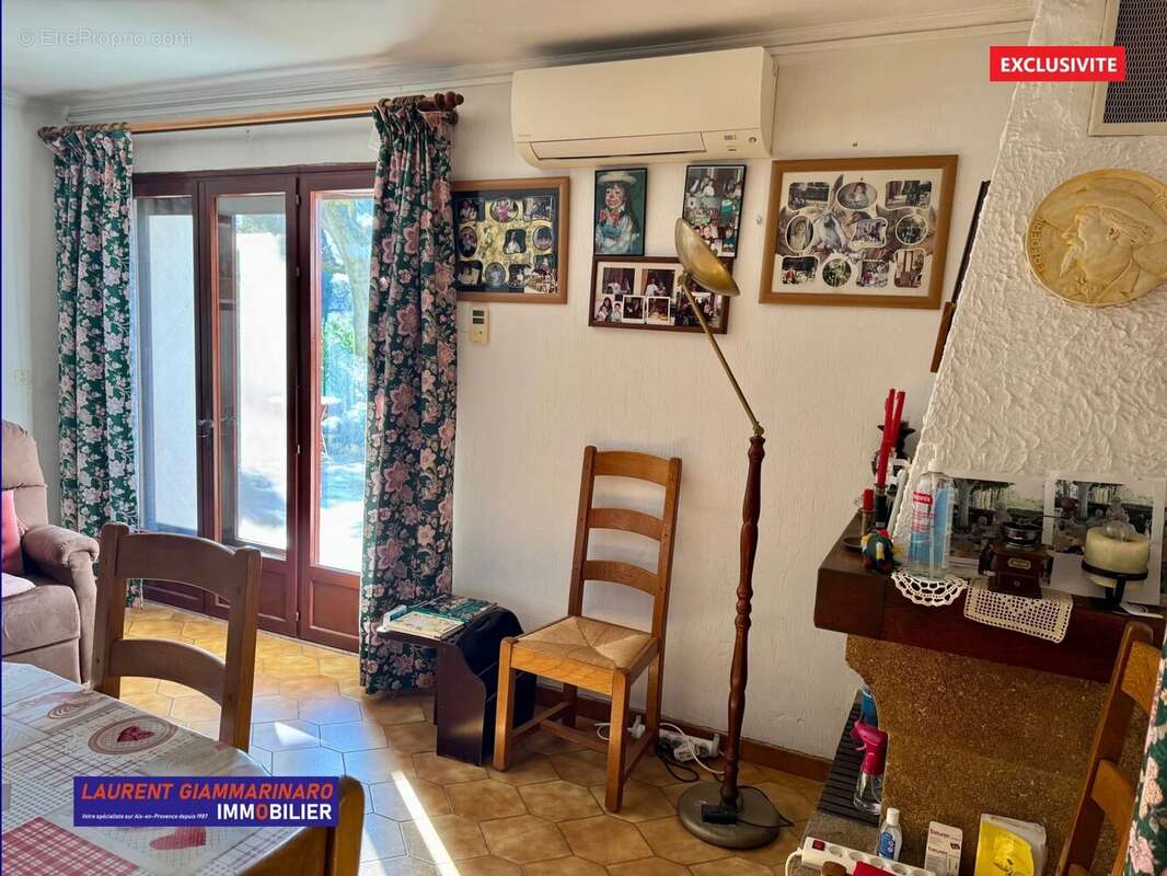 Maison à VENTABREN