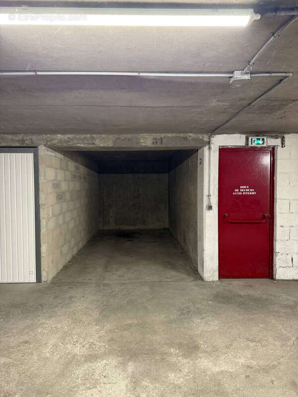 Parking à PARIS-19E