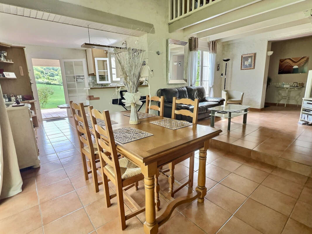 Maison à PUJOLS