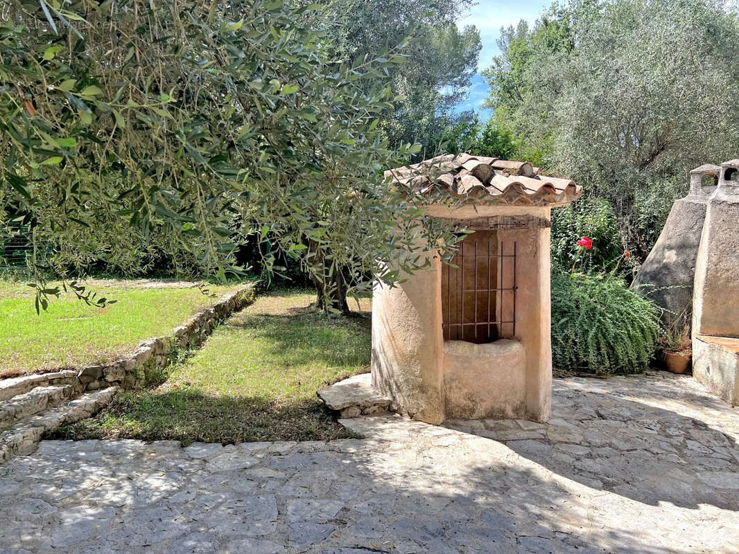 Maison à ROQUEFORT-LES-PINS