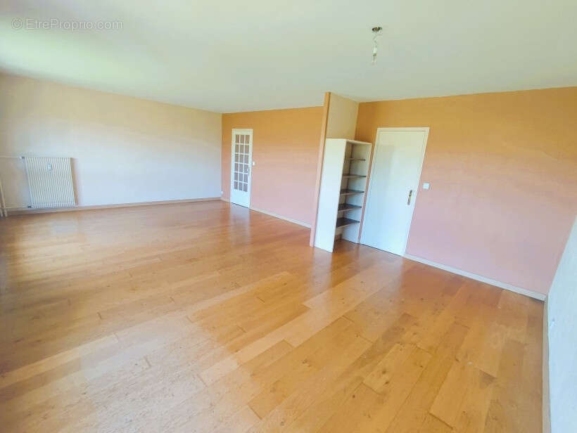 VICHY Appartement T3bis - Garage - Balcon - photo 2