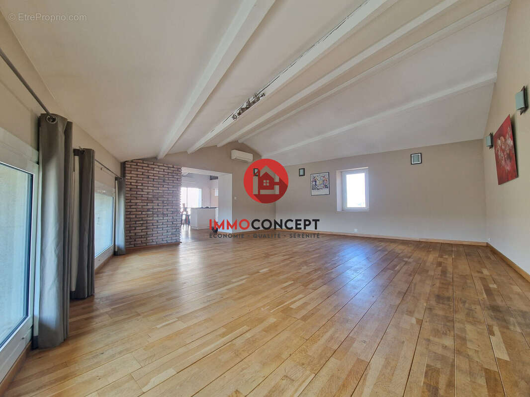 Appartement à BAGNOLS-SUR-CEZE