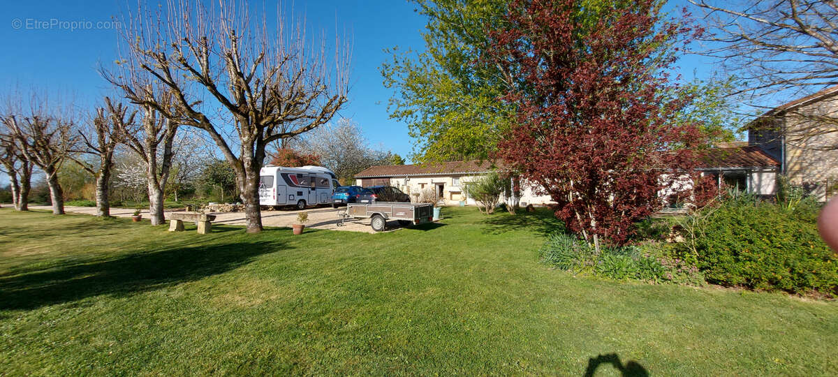 Maison à SAINT-MAURICE-LA-CLOUERE