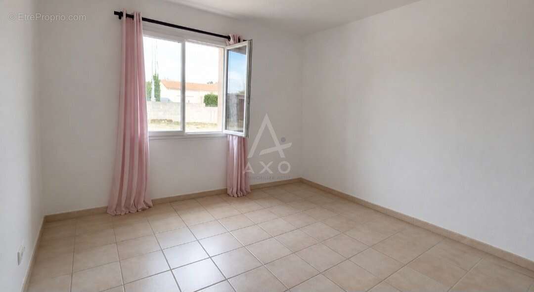 Maison de plain pied et hangar - photo 9
