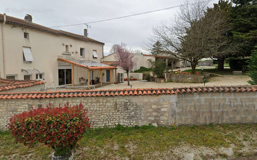 Maison à MORNAC