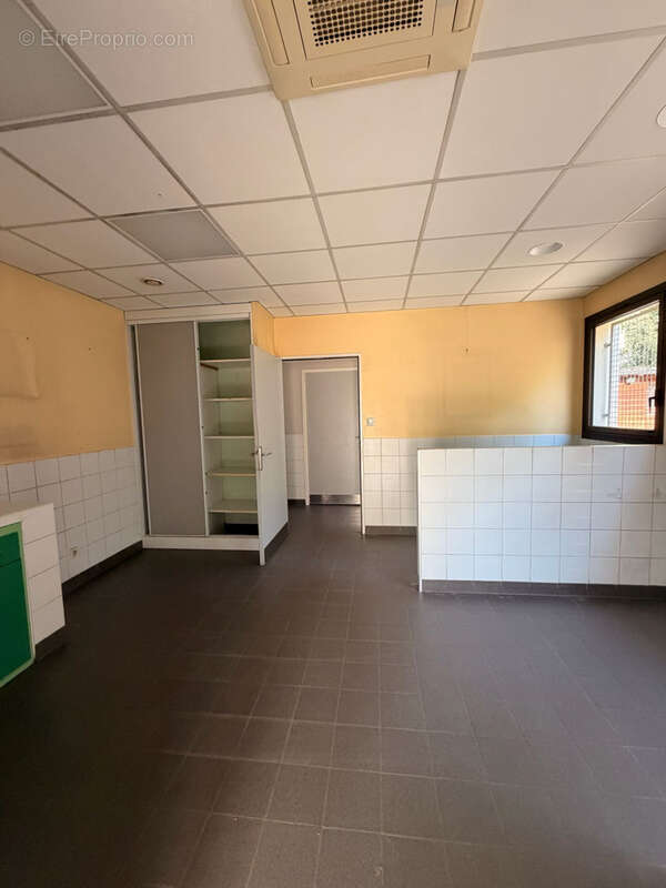 À VENDRE   Local commercial de 245 m2 au cœur d’Annonay - photo 3