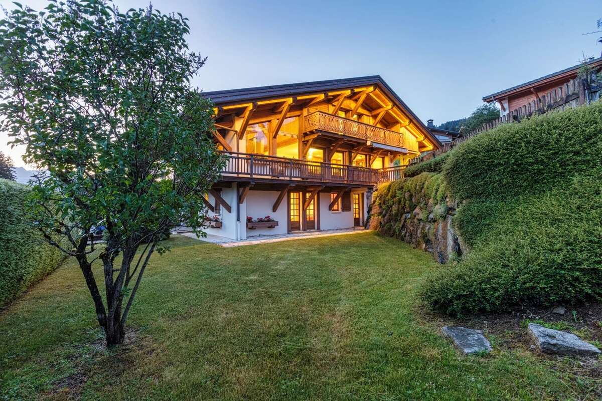 Maison à DEMI-QUARTIER