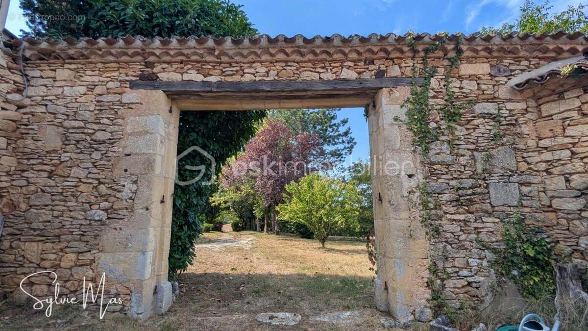 Propriété de caractère sur 6 hectares avec dépendances - photo 3