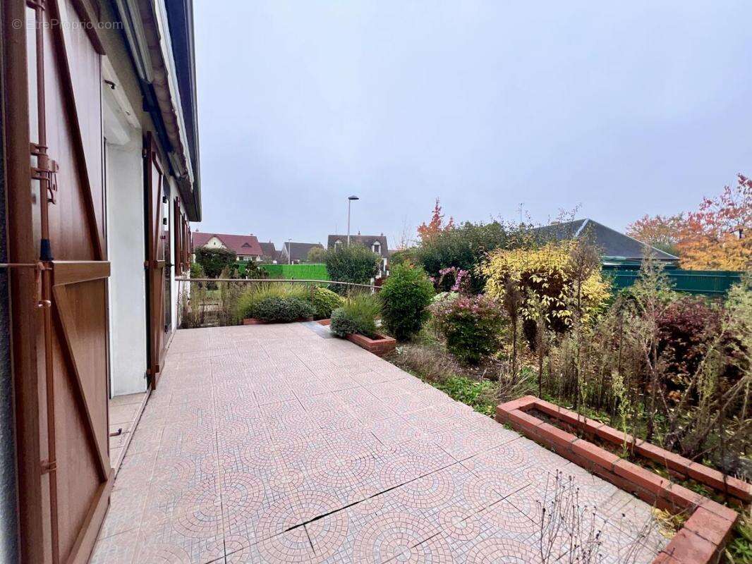 Maison à SAINT-JEAN-DE-BRAYE