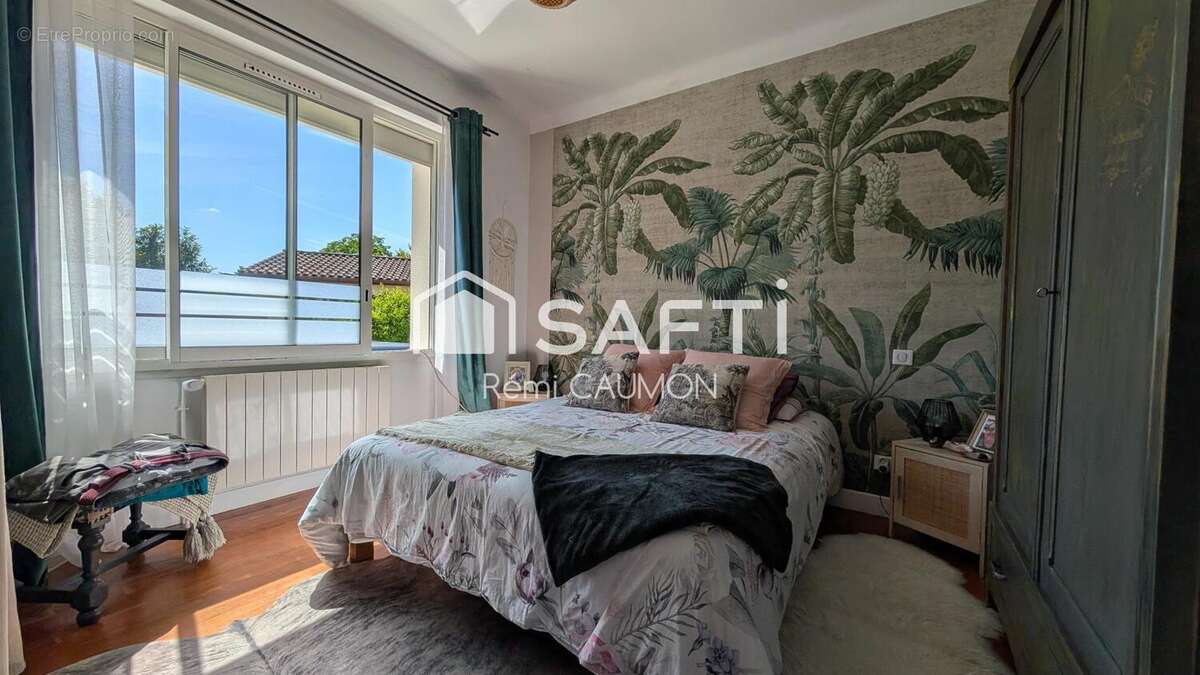 Maison 214 m² à Saint-Vite  - photo 7