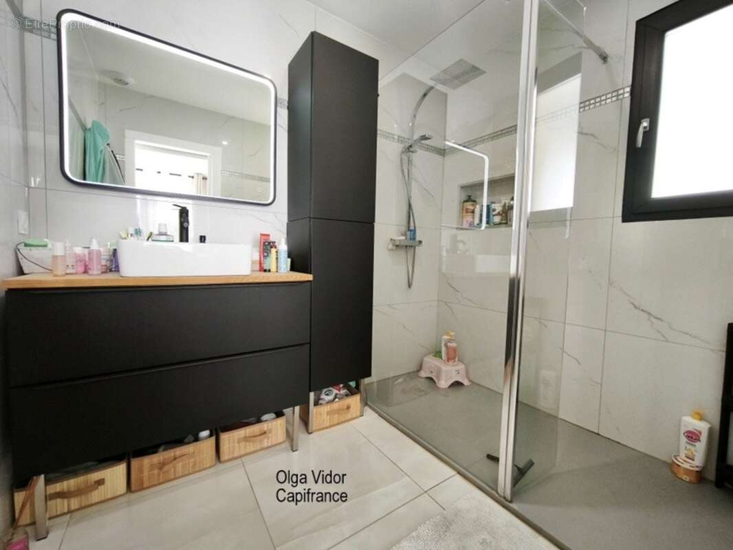 Villa contemporaine 6 pièces BEZIERS (34) GARAGE - PISCINE - PLACES DE PARKING EXTERIEUR- surface au sol 155 m² environ - photo 9