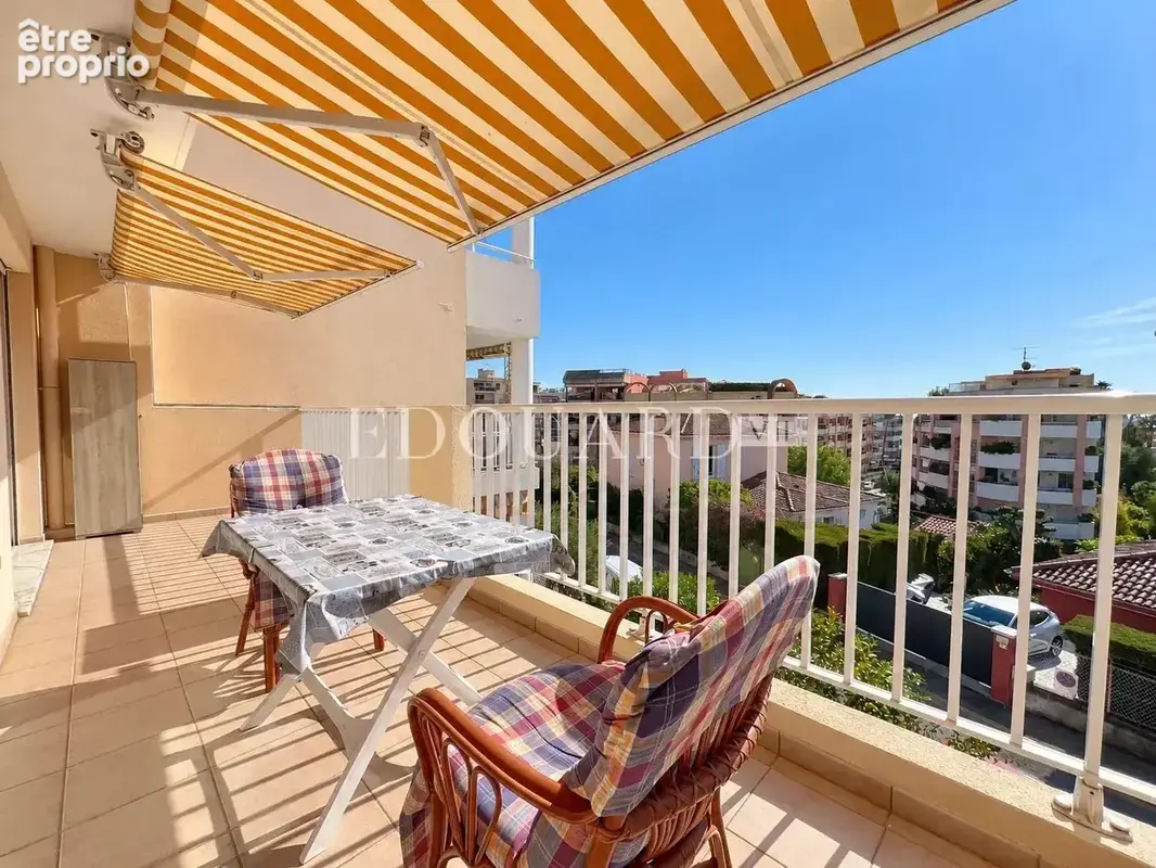 En exclusivité deux pièces en dernier étage avec spacieuse terrasse, cave et parking, à quelques pas des plages - photo 11