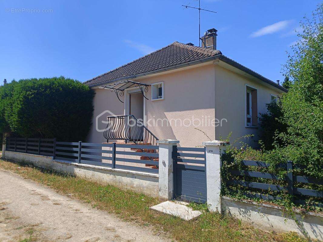 Maison à PARON