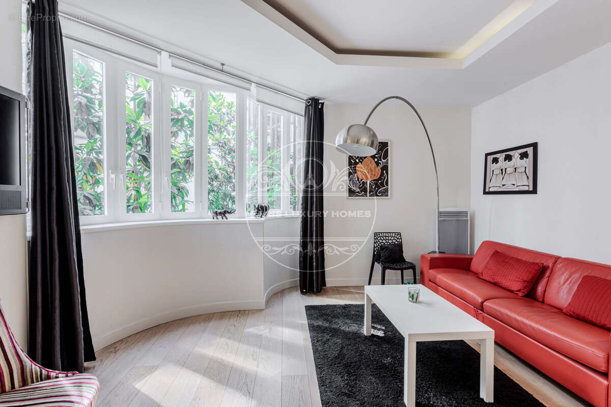 Appartement à PARIS-1E