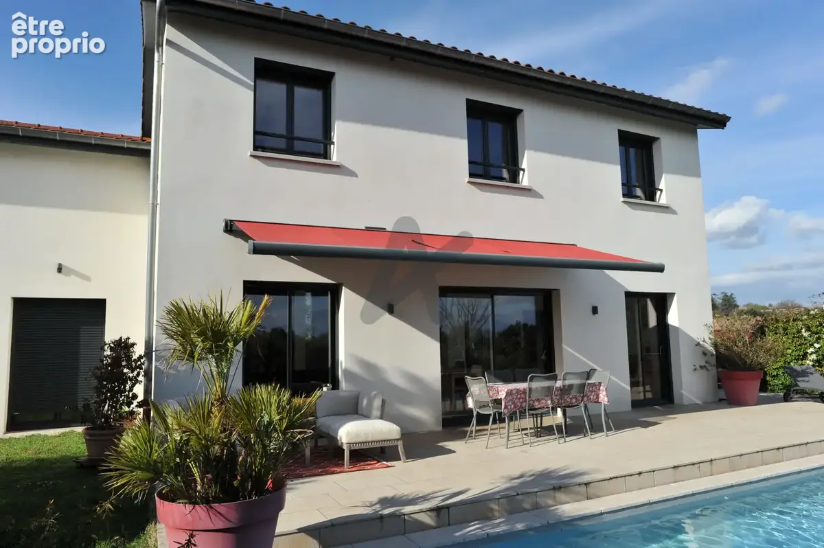 Maison d'architecte de standing 190 m2 -garage et grand sous sol - 2000 m2 de terrain - Piscine - photo 3