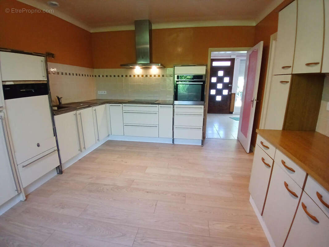 Maison de plain-pied de style pavillon, 3 chambres, avec un terrain de 4000 m²  à vendre en Dordogne - photo 7