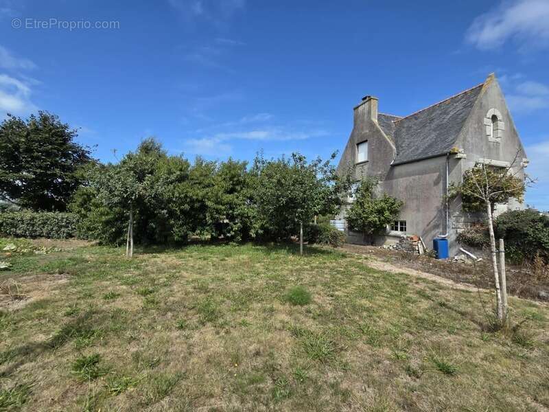 Maison à PLOUGOULM