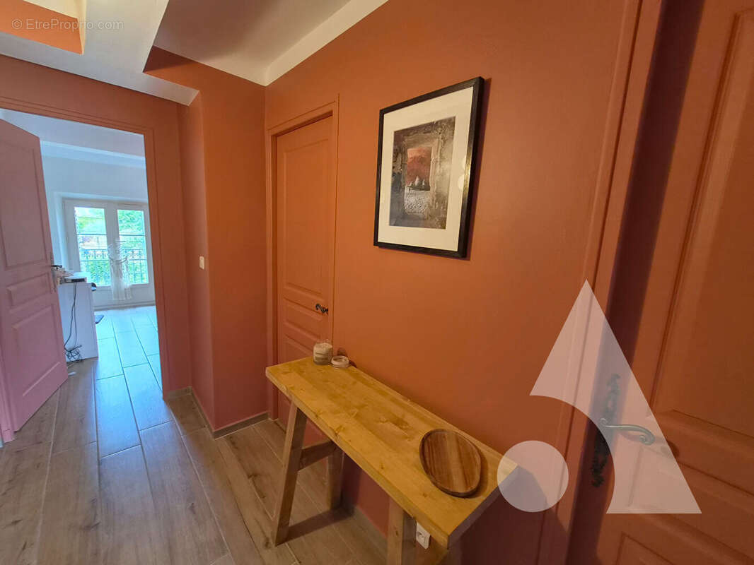 Salernes - Charmant appartement traversant avec terrasse, balcon et cave - photo 12