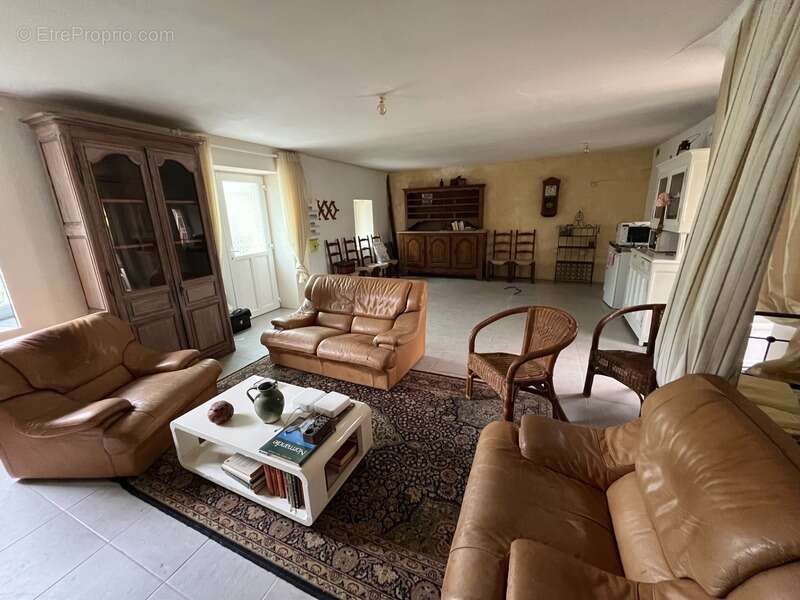 À seulement 5 km de Barneville-Carteret, charmante maison en pierre avec jardin arboré - photo 6