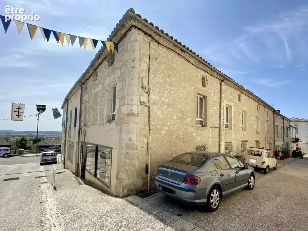 Vaste immeuble de rapport au coeur de la bastide de Monflanquin - photo 2