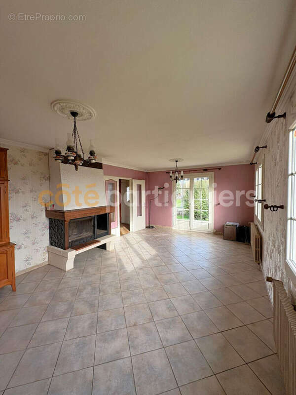 Maison à ABERGEMENT-LA-RONCE