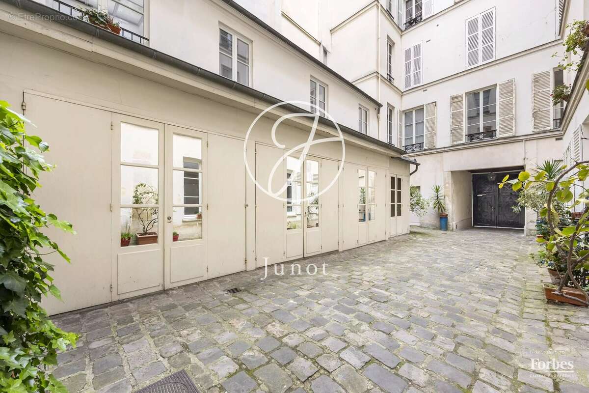 Commerce à PARIS-4E