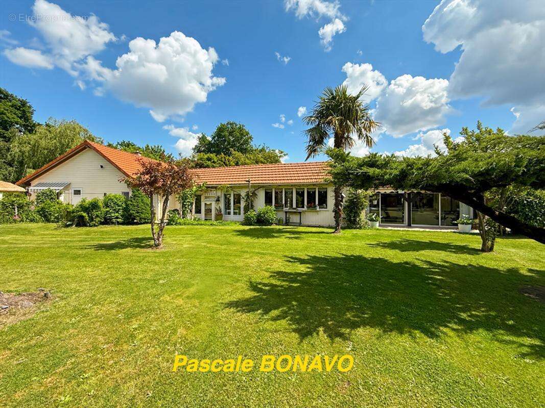 Maison à VENDAYS-MONTALIVET