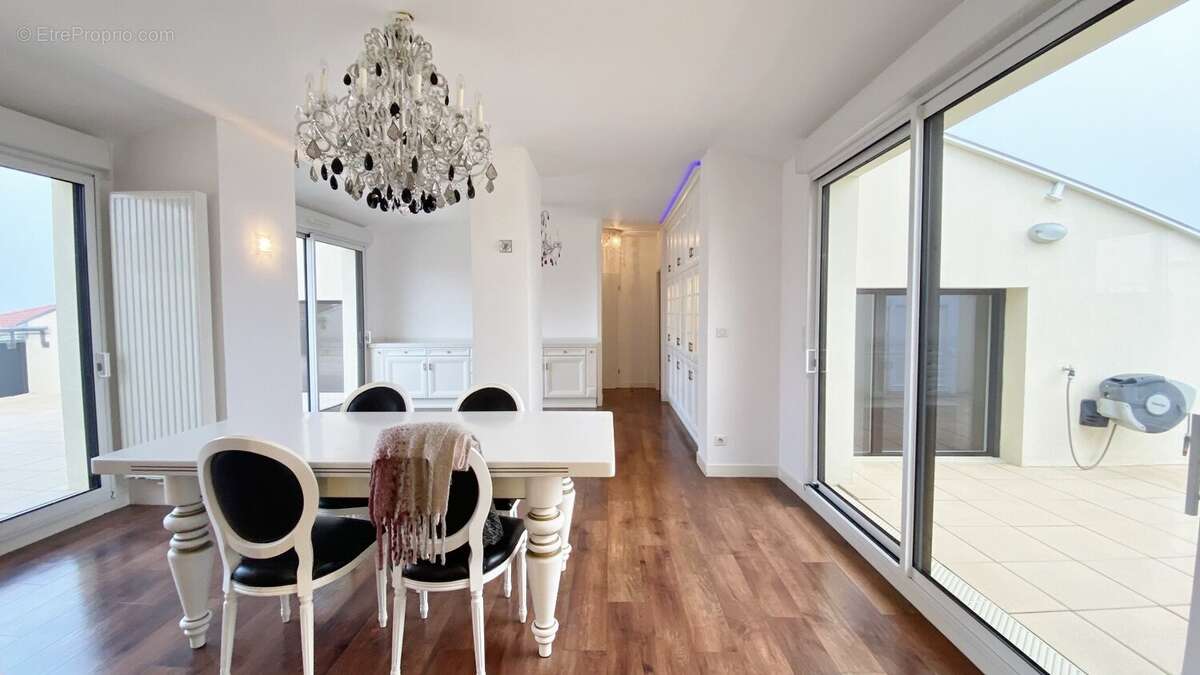 Exceptionnel attique de type 4 pièces de 103 m2 soit 140 m2 hors loi carrez avec 60 m2 de terrasses - photo 5