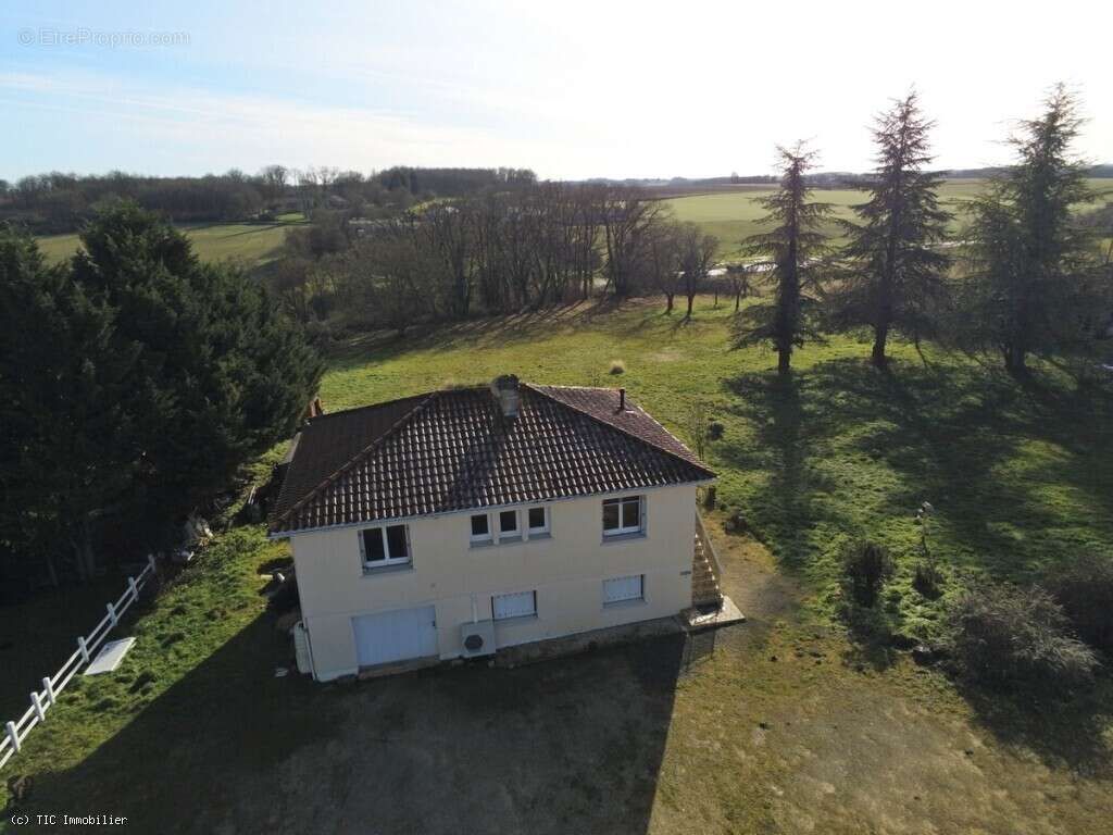 Maison à AUNAC