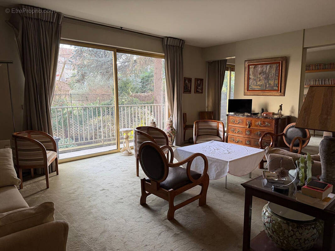 Appartement à NEUILLY-SUR-SEINE