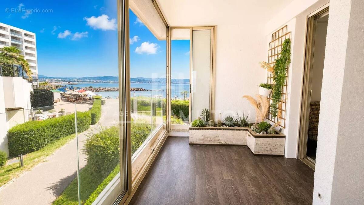 Appartement à MANDELIEU-LA-NAPOULE