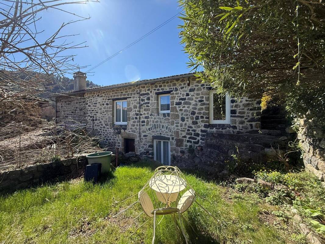   - Maison à MEYRAS