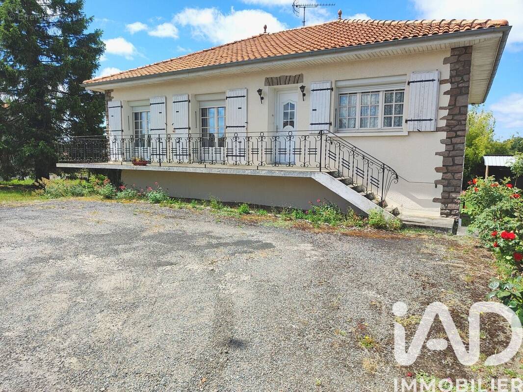 Photo 1 - Maison à ROUMAZIERES-LOUBERT