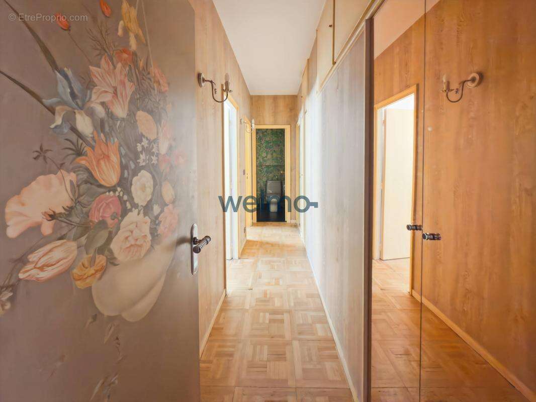 Appartement à PARIS-16E