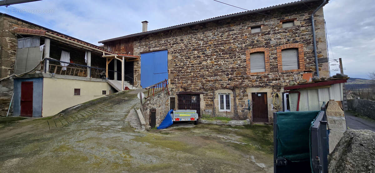 corps de ferme à rénover avec habitation de 113 m2 - photo 2