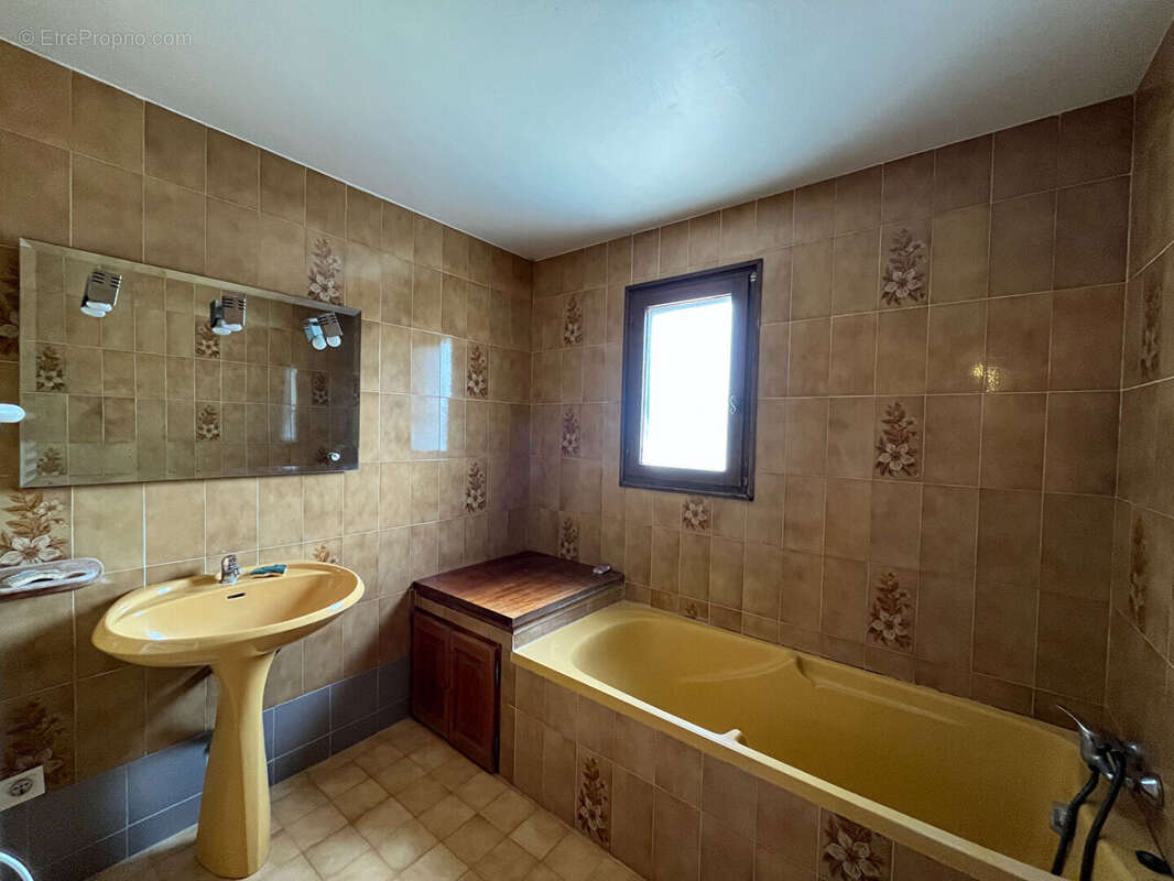 Appartement à CHATEAUNEUF-DE-GADAGNE