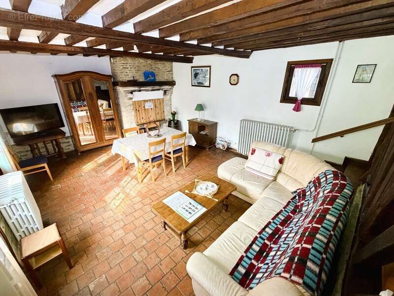 Maison à SAINT-PIERRE-SUR-DIVES