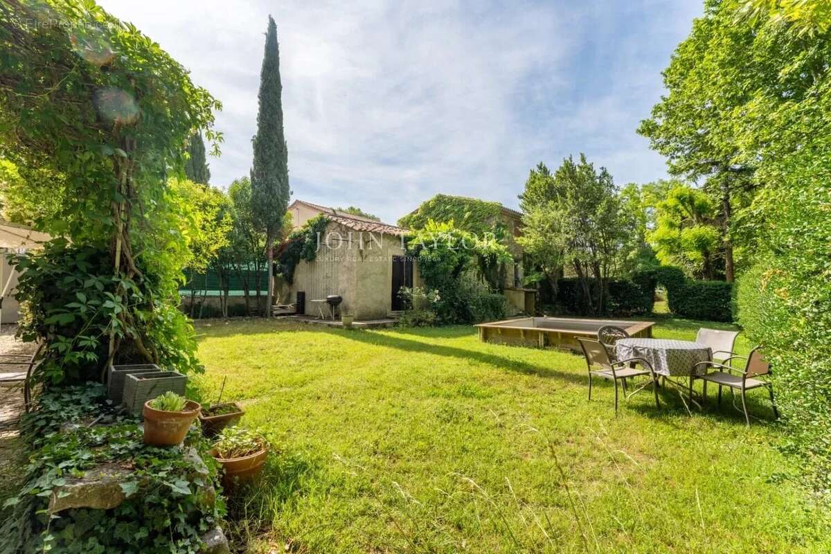 Appartement à LA TOUR-D'AIGUES