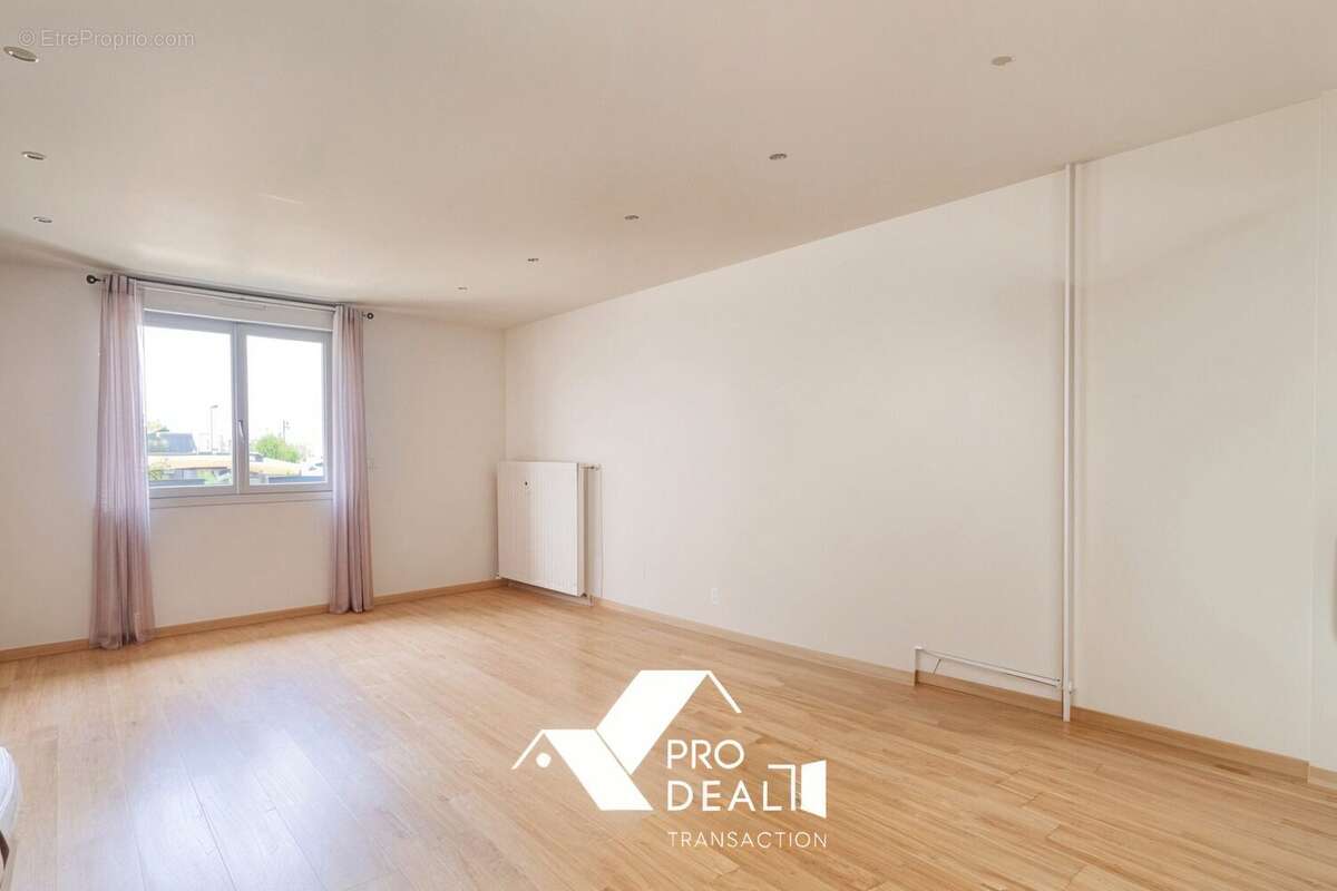 Appartement à MEYZIEU